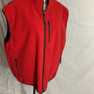 NWOT- Free County women’s venture stratus lite reversible vest. Red/Black. SZ:2X